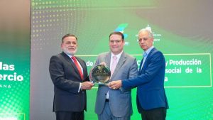 Eduardo Sanz Lovatón es reconocido por Cámara de Comercio en SFM