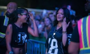 tokischa-y-rihanna-se-encuentran-y-protagonizan-momento-en-el-governors-ball-2026-en-nueva-york