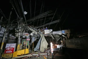 aumentan-a-38-los-fallecidos-por-terremoto-en-filipinas-y-cuatro-millones-de-ninos-siguen-sin-clases