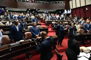 diputados-continuaran-estudio-del-codigo-laboral,-con-plazo-fijo-de-una-semana