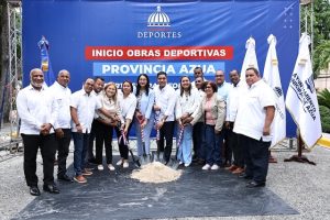 ministro-kelvin-cruz-anuncia-construccion-de-cinco-techados-en-azua-con-inversion-de-rd$156-millones