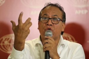 Sánchez pide calma y respeto al escrutinio final en reñida elección peruana