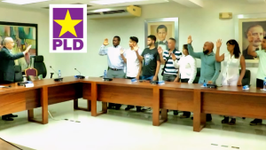 Danilo Medina juramenta a otros 18 que llegan al PLD desde el PRM y FP