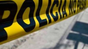 Padre e hijo son hallados muertos en apartamento de Piantini; joven permanece hospitalizada
