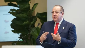 gobierno-anuncia-medidas-«anticrisis»-y-depurara-programas-sociales-para-equilibrar-ayudas