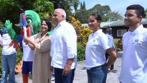 el-salcedo:-la-llama-llego-con-flores-a-panteon-de-heroinas