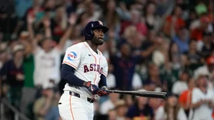 yordan-alvarez-conecta-dos-jonrones-en-la-misma-entrada