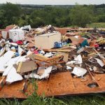 Tornados siembran el caos en Chicago: casas derrumbadas, vuelos cancelados y apagones masivos