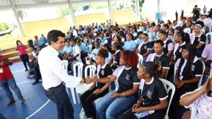 Wellington Arnaud socializa en Boca Chica proyecto de saneamiento que iniciará el 15 de julio