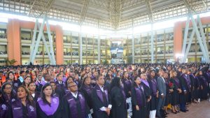 Rector exhorta a graduandos a seguir el ejemplo de egresados destacados de la UASD