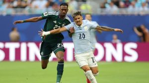 A 1 gol por bando terminan Arabia Saudita y Uruguay
