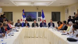 Comisión que estudia proyecto «anticrisis» se reúne con Magín Díaz; mañana podrían aprobarlo