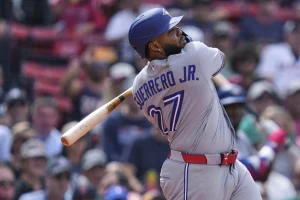 vladimir-guerrero-jr.-despierta-con-jonron-y-blue-jays-barren-a-los-red-sox
