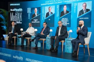 santiago-fortalece-cultura-de-calidad-y-turismo-medico-con-panel-sobre-acreditaciones-internacionales-en-salud