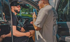dj-joan-desde-nueva-york-conquista-a-mas-de-dos-mil-personas-en-el-salvador
