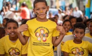 Jornada solidaria de Educación Calzada lleva alegría a niños de Katanga Los Mina