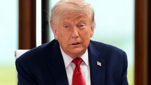 Trump descarta cobros en Ormuz durante y después de la tregua