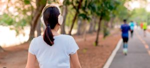 Beneficios de caminar al aire libre para la salud