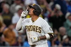 Manny Machado decide con jonrón y los Padres blanquean 1-0 a los Braves