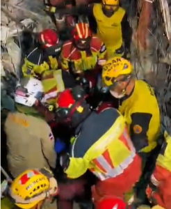 Militares dominicanos realizan rescates en Venezuela tras terremotos; salvan a niño entre escombros