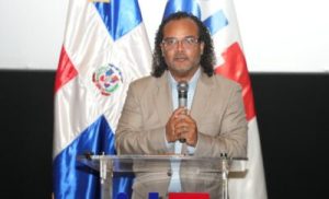 Alberto Zayas estrena Los Soldados de la Democracia, un documental que rescata un capítulo clave de la historia dominicana