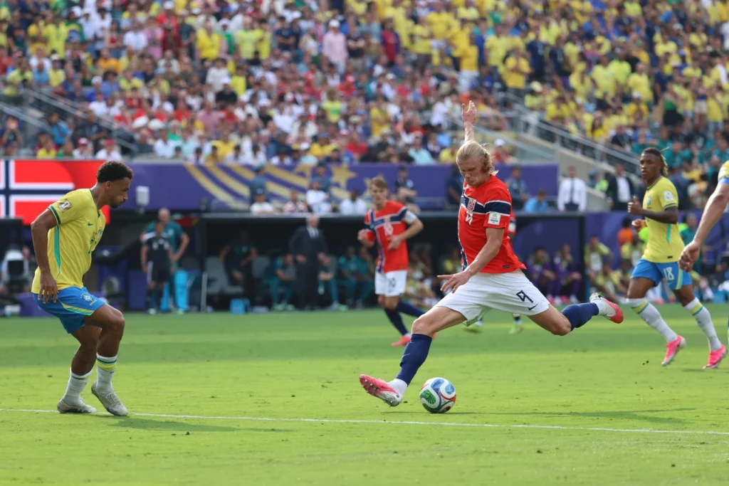 haaland-tumba-a-brasil-y-lleva-a-noruega-a-cuartos-por-primera-vez