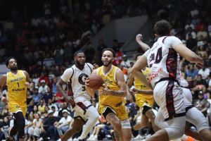 Gigantes dominan la pintura y empatan la Serie Final ante Metros