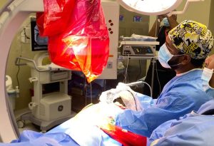 hospital-tolentino-dipp-realiza-primera-cirugia-de-columna-minimamente-invasiva-por-endoscopia