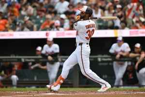 Taverasa y Ozuna dieron cuadrangulares el domingo.