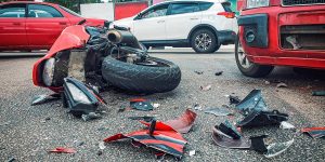 Motociclista muere tras accidente con camión en la Autopista Duarte