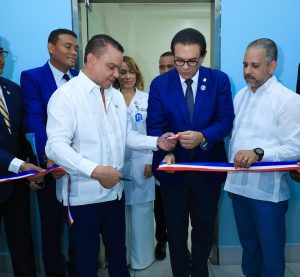 sns-dota-al-hospital-cabral-y-baez-del-unico-densitometro-oseo-de-la-red-publica-en-la-region-norte