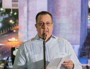Magín Díaz plantea modificar Ley de Hidrocarburos y focalizar subsidios a combustibles