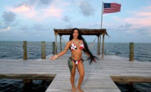 Cardi B en bikini inspirado en la bandera dominicana: «¿Por qué no?»