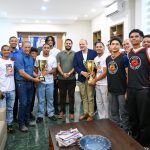 Alcalde Ulises Rodríguez recibe y felicita a Fénix Santiago por su segunda corona nacional