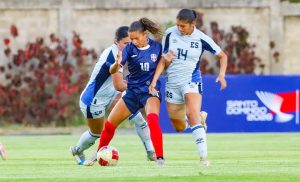 El Salvador gana cerrado partido a Dominicana en fútbol femenino JCC