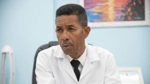Infectólogo pide reforzar vigilancia tras casos de viruela símica en destacamento de San Cristóbal