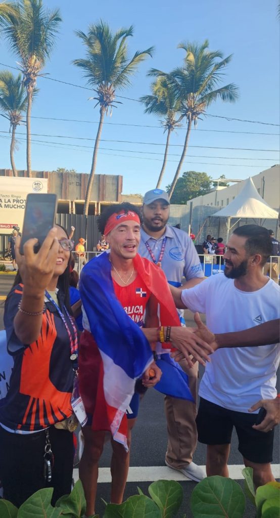dominicano-alvaro-abreu-gana-el-oro-de-la-media-maraton