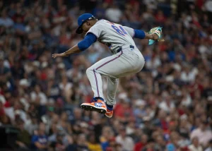 Novato de los Mets Jefry Yan se hace viral con espectacular celebración tras ponchar a su primer bateador en MLB