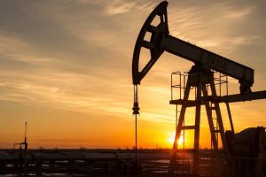petroleo-sube-1,15-%-y-cierra-en-us$78,18-el-barril-mientras-mercados-siguen-atentos-a-ormuz