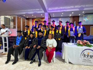 14 privados de libertad de La Victoria se gradúan en Licenciatura en Teología