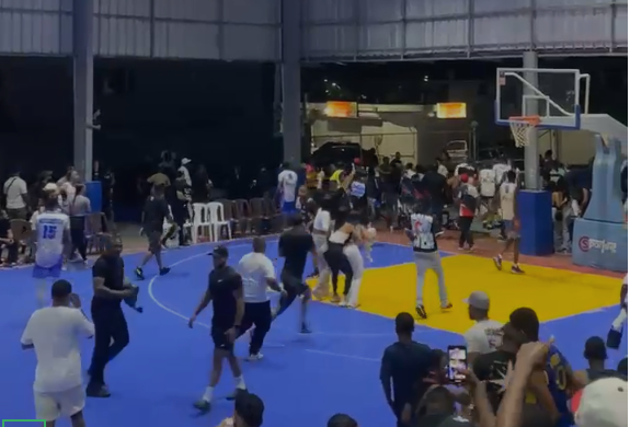 Trifulca en torneo de baloncesto en Villa Carmen deja un menor herido de bala