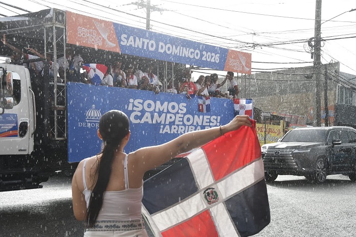 bajo -lluvia-:-dominicanos-vitorean-a -medallistas-de-los-jcc-2026-en-recorrido-por-calles-de-santo-domingo 