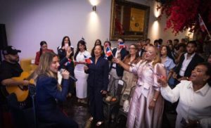Nathalie Hazim celebra con su música el orgullo dominicano en Nueva York