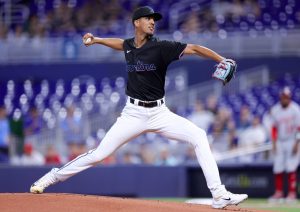 Dominicano Eury Pérez domina y los Marlins blanquean a los Piratas