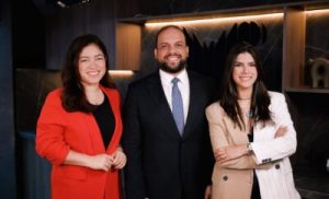 La X 102 amplía su estructura directiva y apuesta por nuevas áreas de crecimiento
