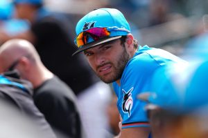Marlins arrollan a los Angelinos 12 por 3 y Kyle Stowers sale lesionado