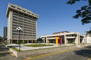 Banco Central defiende flotación cambiaria y explica apreciación del peso frente al dólar