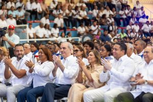 Abinader encabeza graduación de jóvenes de Oportunidad 14-24 en la Región Sur