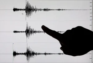 Un terremoto de magnitud 7,7 sacude la costa de Indonesia