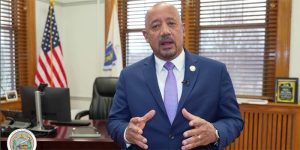 Alcalde de Lawrence es detenido acusado fraude con fondos de ayuda por pandemia